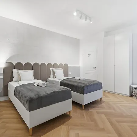 Cozy 3 Bett Mit Küche Am Dom - Neu Appartement